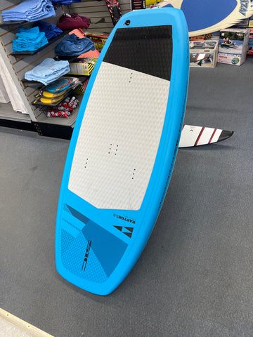 USED SIC Launch Foil board with complete SIC Slash Foil 1700 Frt wing