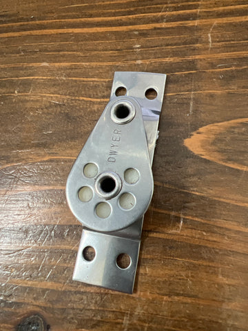Cheek block curved base DH908